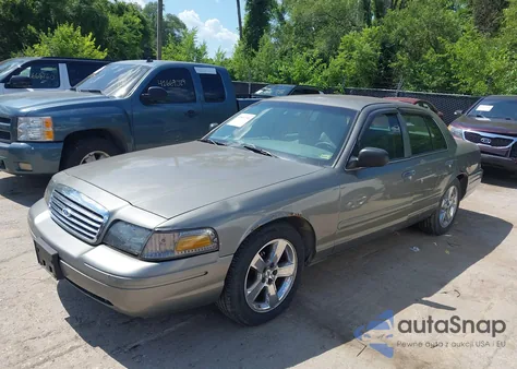 2001 Ford Crown Victoria Commercial Applications z USA, uszkodzony, nr VIN 2FAFP72W31X188604